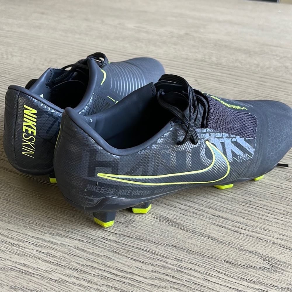 NIKE Phantom Soccer cleats